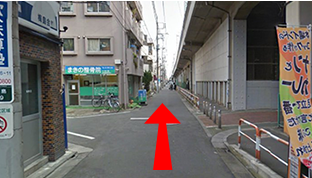交差点を直進